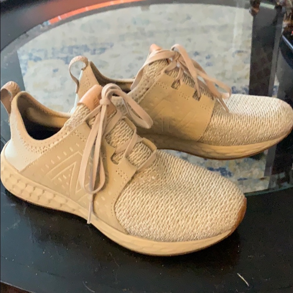 New Balance tennis shoes